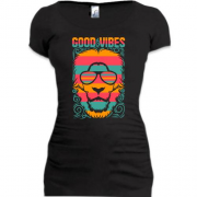 Подовжена футболка з написом Good vibes і левом
