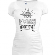 Подовжена футболка Enjoy every moment