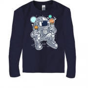 Детская футболка с длинным рукавом с космонавтом мороженым плане