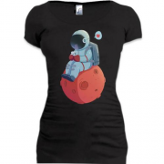 Подовжена футболка Космонавт закохався
