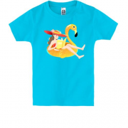 Дитяча футболка Дівчина на надувному крузі