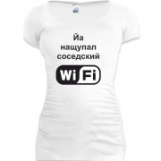 Женская удлиненная футболка Йа нащупал соседский WiFi