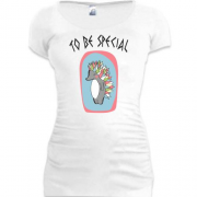Подовжена футболка To be special