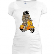 Подовжена футболка Космонавт на скутері