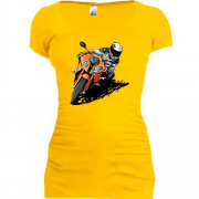Подовжена футболка з мотоциклом на віражі