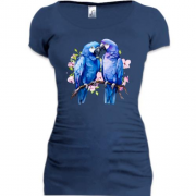 Подовжена футболка з синіми папугами
