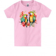Детская футболка с зелеными попугаями