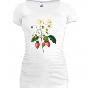 Женская удлиненная футболка с цветущей веточкой земляники
