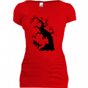 Подовжена футболка зі злим деревом