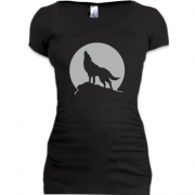 Женская удлиненная футболка Волк на фоне Луны
