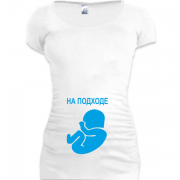 Женская удлиненная футболка "Малыш на подходе"