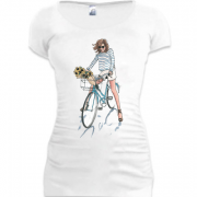 Женская удлиненная футболка Девушка на велосипеде