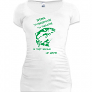 Женская удлиненная футболка Время проведенное на рыбалке 2