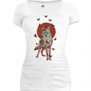 Женская удлиненная футболка с волчицей и бабочками