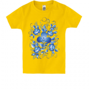 Дитяча футболка з блакитним квітковим орнаментом