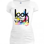 Подовжена футболка з плямами "Look at the world differentty"