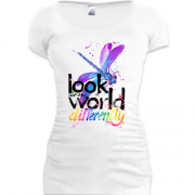 Подовжена футболка з бабкою "Look at the world differentty"