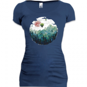 Подовжена футболка з гірським пейзажем