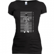 Женская удлиненная футболка Узник штрих-кода
