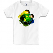 Детская футболка с зеленым футбольным мячом