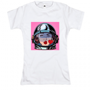 Футболка с девушкой-космонавтом