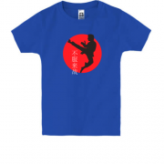 Детская футболка с таэквондистом на красном фоне