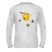 Лонгслив с пчелиным ульем и пчелами