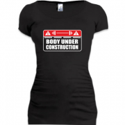 Женская удлиненная футболка Body under Construction
