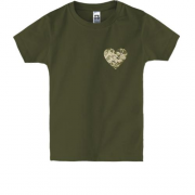 Дитяча футболка з камуфляжним серцем