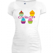 Подовжена футболка з написом "Кондитер" і кексами