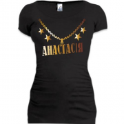 Подовжена футболка з золотим ланцюгом і ім'ям Анастасія
