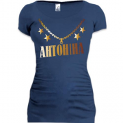 Подовжена футболка з золотим ланцюгом і ім'ям Антоніна