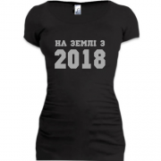 Подовжена футболка На землі з 2018
